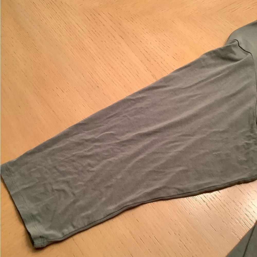 NICE GREEN 3/4 SLEEVE 2X DRESS WITH VNECK CUTOUT AT NECK - Picture 3 of 6